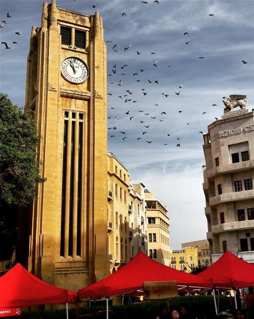 @livelovebeirut Magic 🎆 (Place De L'etoile)