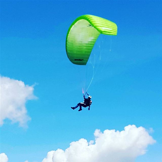 😎🤘 livelovebeirut  paraglidinglife  paragliding  paragliders ... (Les Arcs, French Alps)