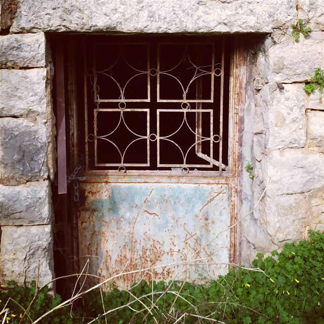  livelovelebanon  Lebanon  lebanon_hdr  hd_lebanon  ig_lebanon ... (Ain Aar)