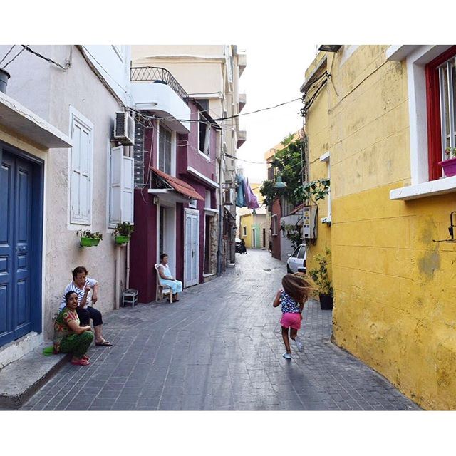 Lively and colorful streets of Tyre 💚💙💛 🏃🏻‍♀️ tyrebyalocal (Tyre, Lebanon)