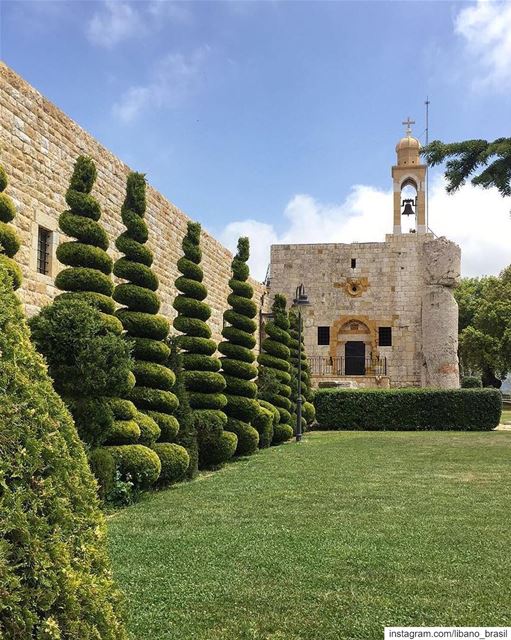 🇱🇧🇧🇷 Localizada em Beit Meri, Monte Líbano, a igreja dedicada a São Joã (Beit Meri, Mont-Liban, Lebanon)