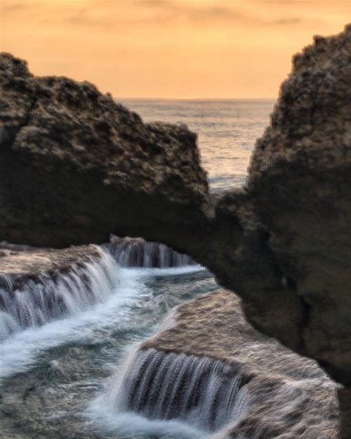 Long exposure shot with an iPhone? Sure. Taken with the Slow Shutter app... (Batroûn)