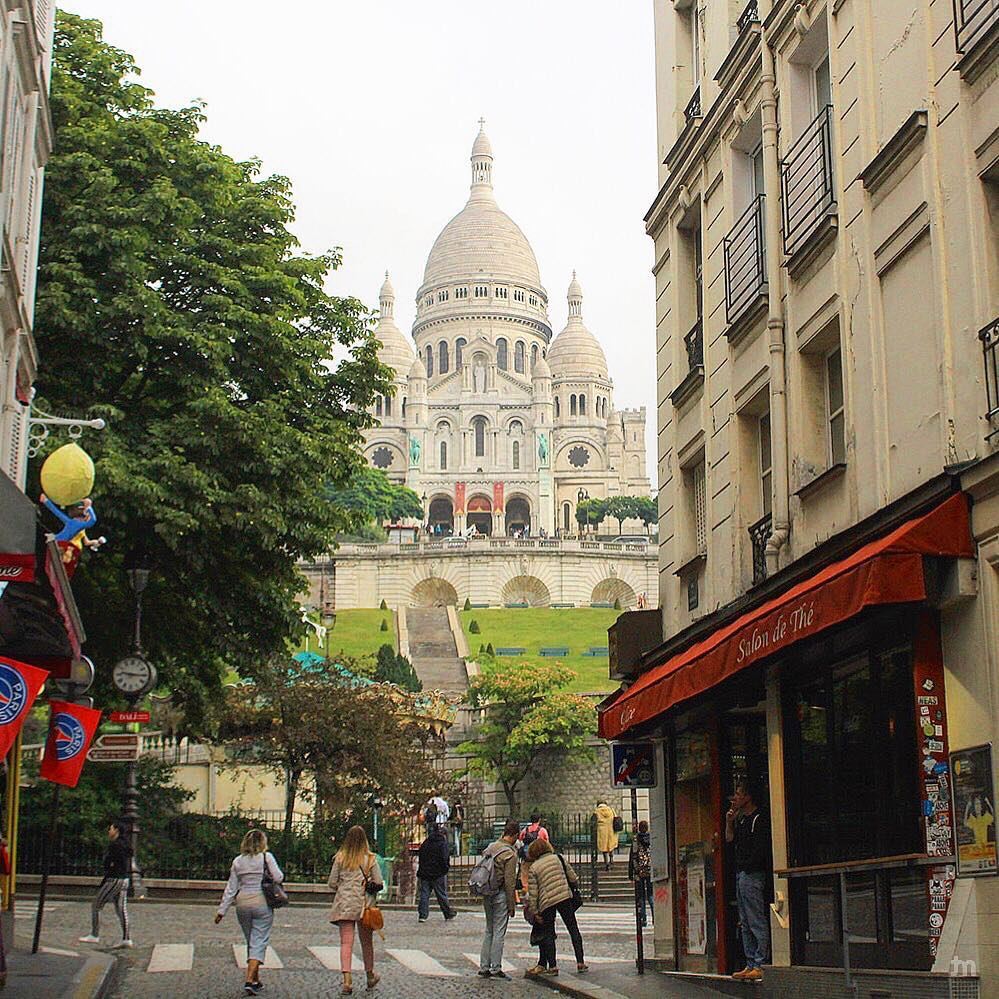 -Look up ... beautiful things are coming your way -... architecture ... (Montmartre)