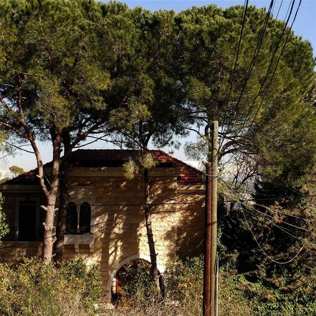 Lots of homes in Lebanon have a gorgeous view, like this one overlooking... (Dayr Al Qamar, Mont-Liban, Lebanon)