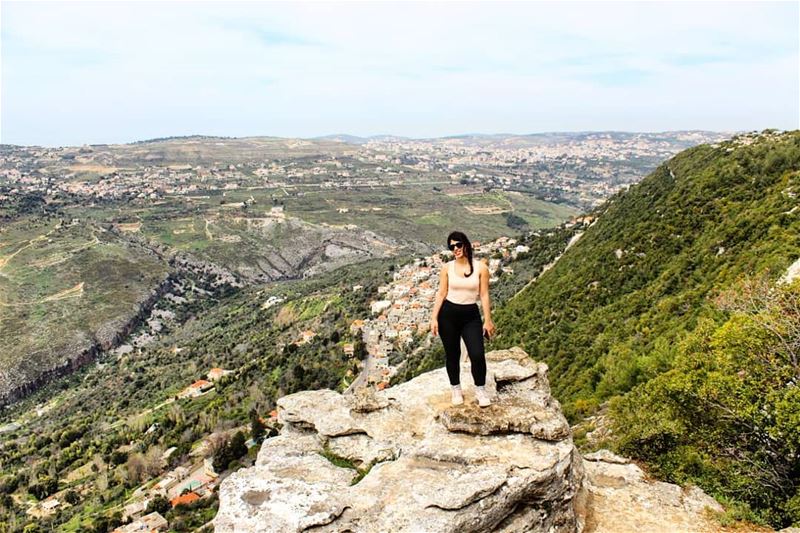 Love her but leave her  wild  outventuregirls  lifehappensoutdoors ... (Chouf)