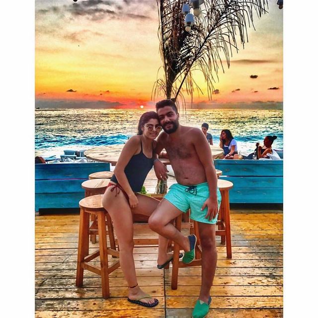 Love is beautiful.... 🌅...📸: @elissabardawil  sunset couples of the... (Tonic Beach)