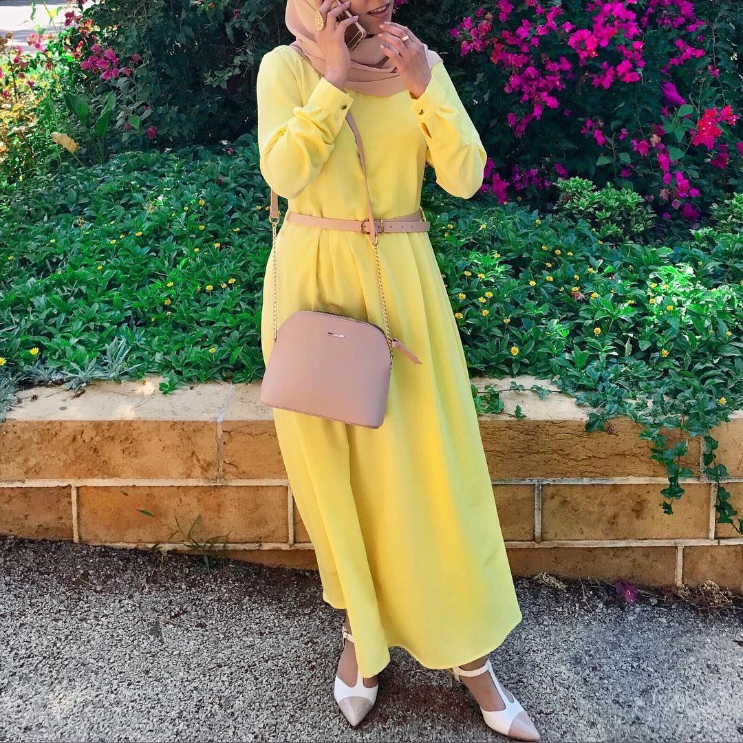 Love paring my hijab with a belt & bag 😊 Wearing  modestsenoritahijab in... (American University of Beirut (AUB))