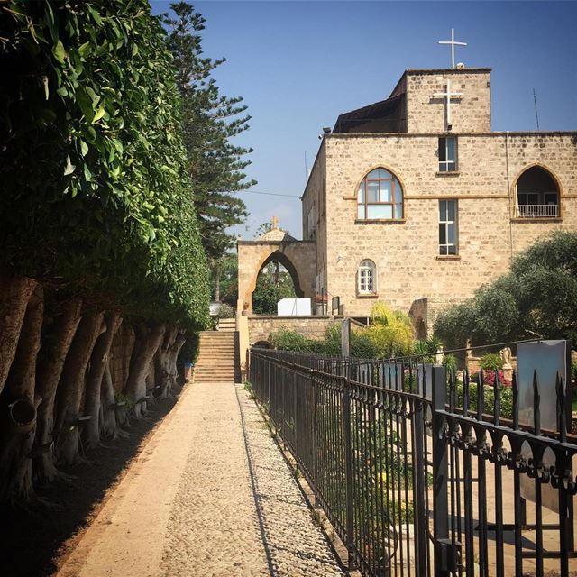 Love this path 🌳🛤⛪️ byblos  jbeil  livelovebyblos  path  lebanon ... (Byblos, Lebanon)