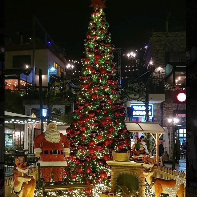 Love this time of year🎅🌲 christmas  christmastree  santa  whatsuplebanon... (The Village Dbayeh)