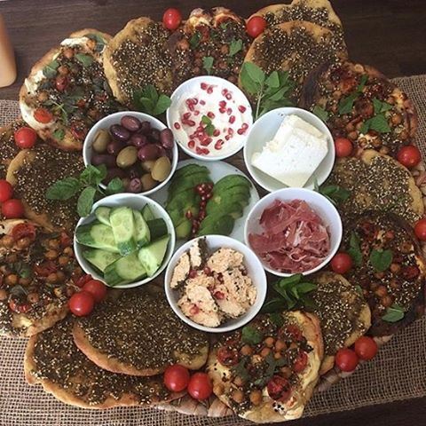 Lovely Mankoushé platter taken by @mummaeliasfood 😍👍 manakeesh manakish zaatar lebanese lebanesebreakfast lebanesefood lebanesefoodie foodie foodshare lebanoneats beirut lebanonfood instagood instafood ilikeit homemade lebaneserecipes healthyfood