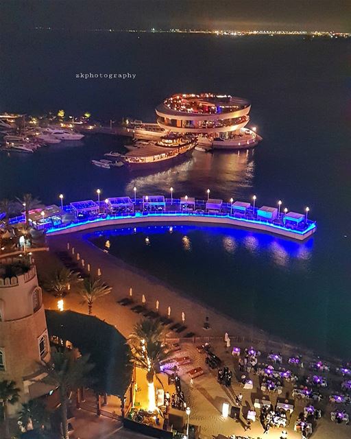 Lovely night 🔥 * amazing_qatar  qatarism  clubhdrpro  clubasiapro ... (Four Seasons Hotel Doha)