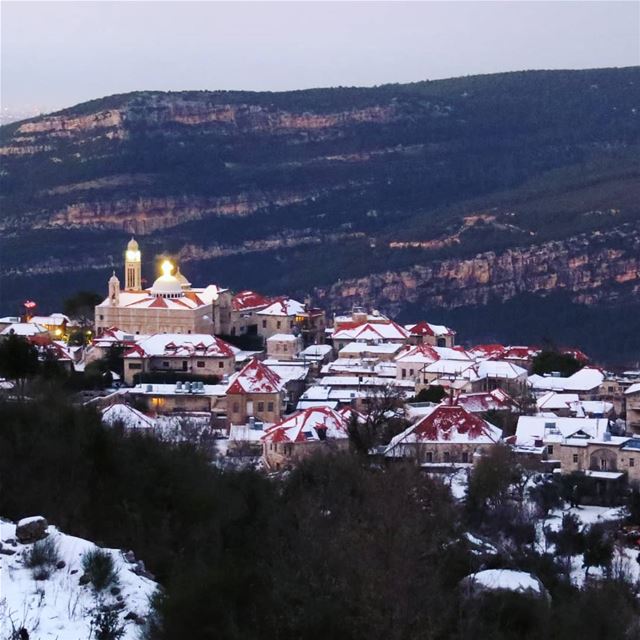 Loving  Douma ... صيفاً شتاءً (Douma, Liban-Nord, Lebanon)