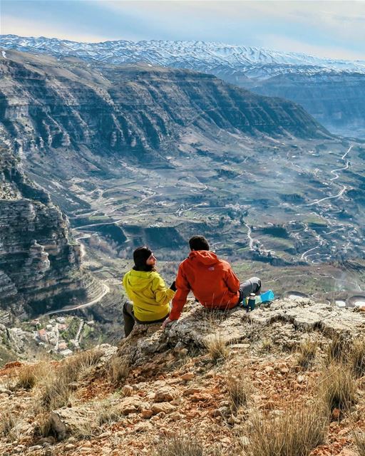 Lunch break with a view 👫🏔️Dec 17, 2017 hiking  mountains  Cliff ...