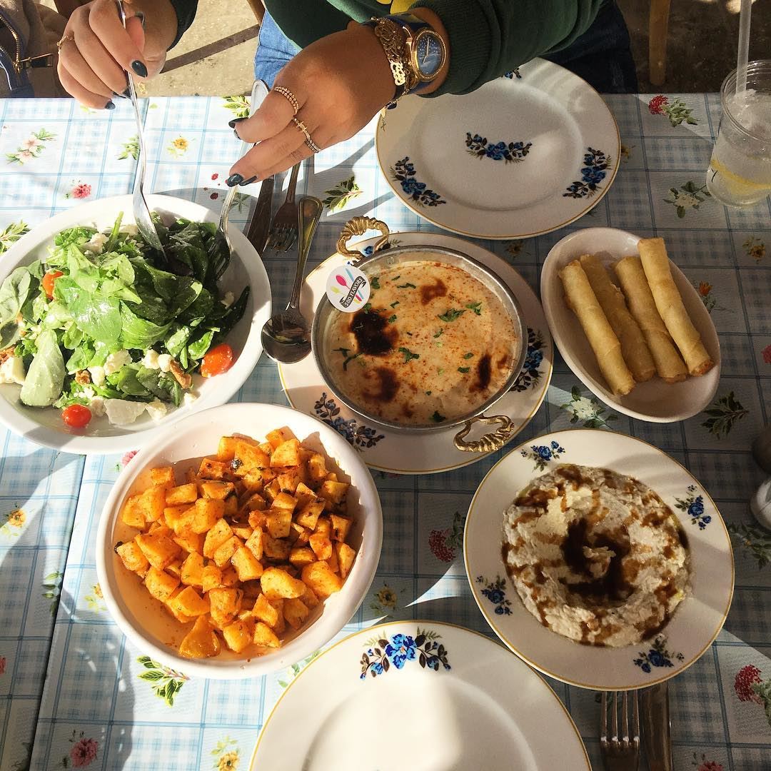 Lunch time 🍴@alfalamanki raouche  beirut ... 580flavors  lebanesefood... (Al Falamanki Raouche)