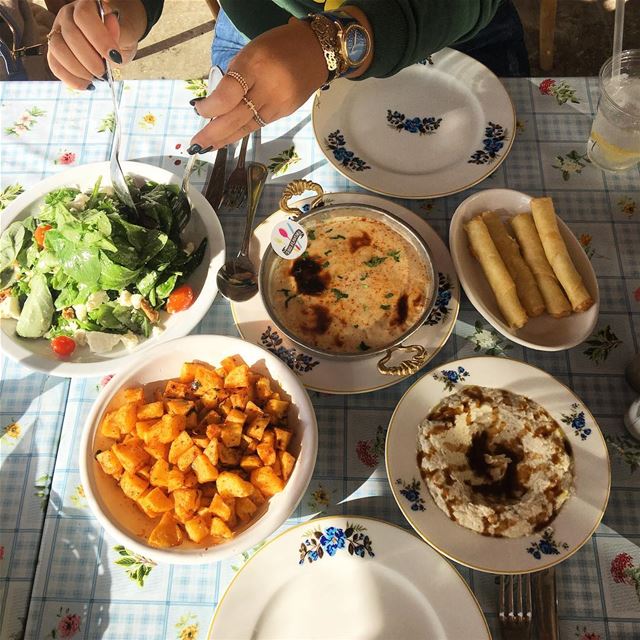 Lunch time 🍴@alfalamanki raouche  beirut ... 580flavors  lebanesefood... (Al Falamanki Raouche)