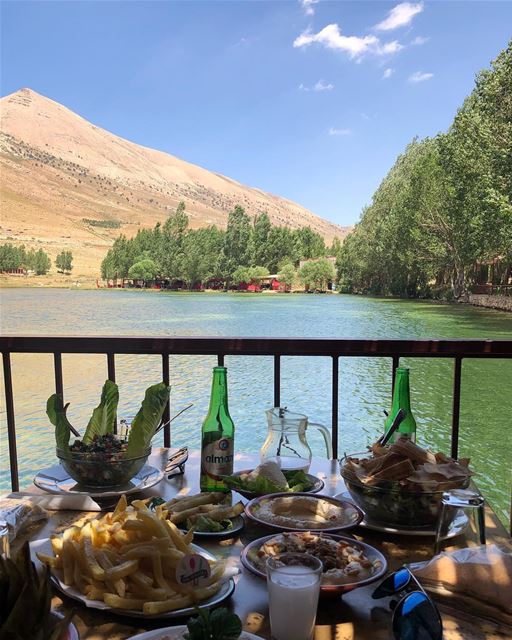 Lunch with a view 😍😋  aoyounorghouch ... 580flavors  lebanesefood ... (Aayoûn Orghouch, Béqaa, Lebanon)