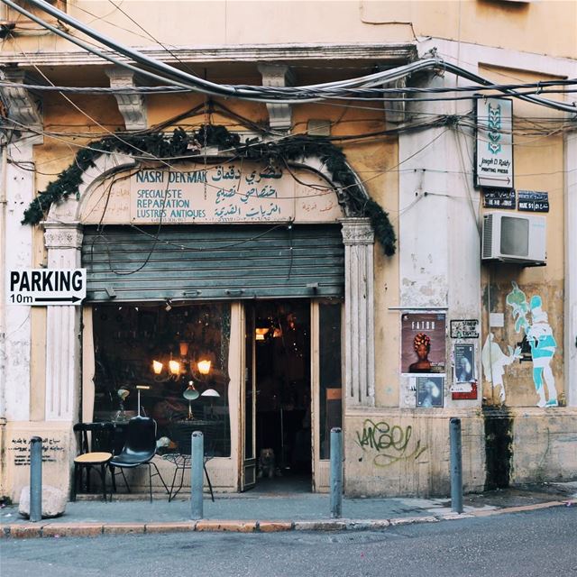 •Lustres antiques• beirut  lebanon  exklusive_shot   liveauthentic ... (Gemmayzeh, Beirut)