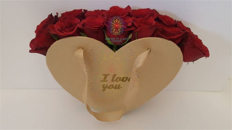  luxurious bag of roses T: 71159985P.S.  delivery all over  Lebanon ...