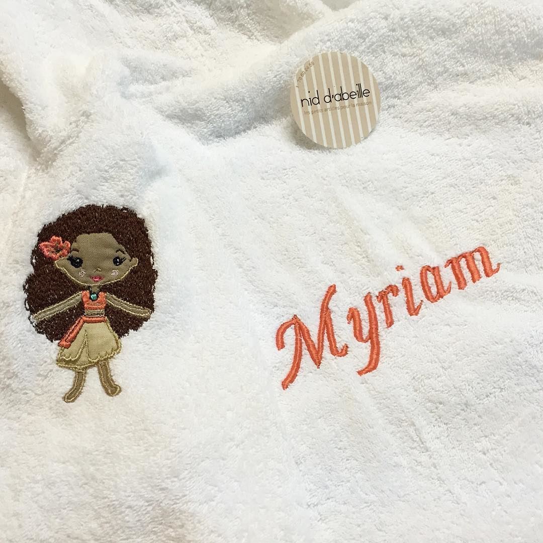 M like Myriam 🌸 Aloha! Write it on fabric by nid d'abeille  character ...