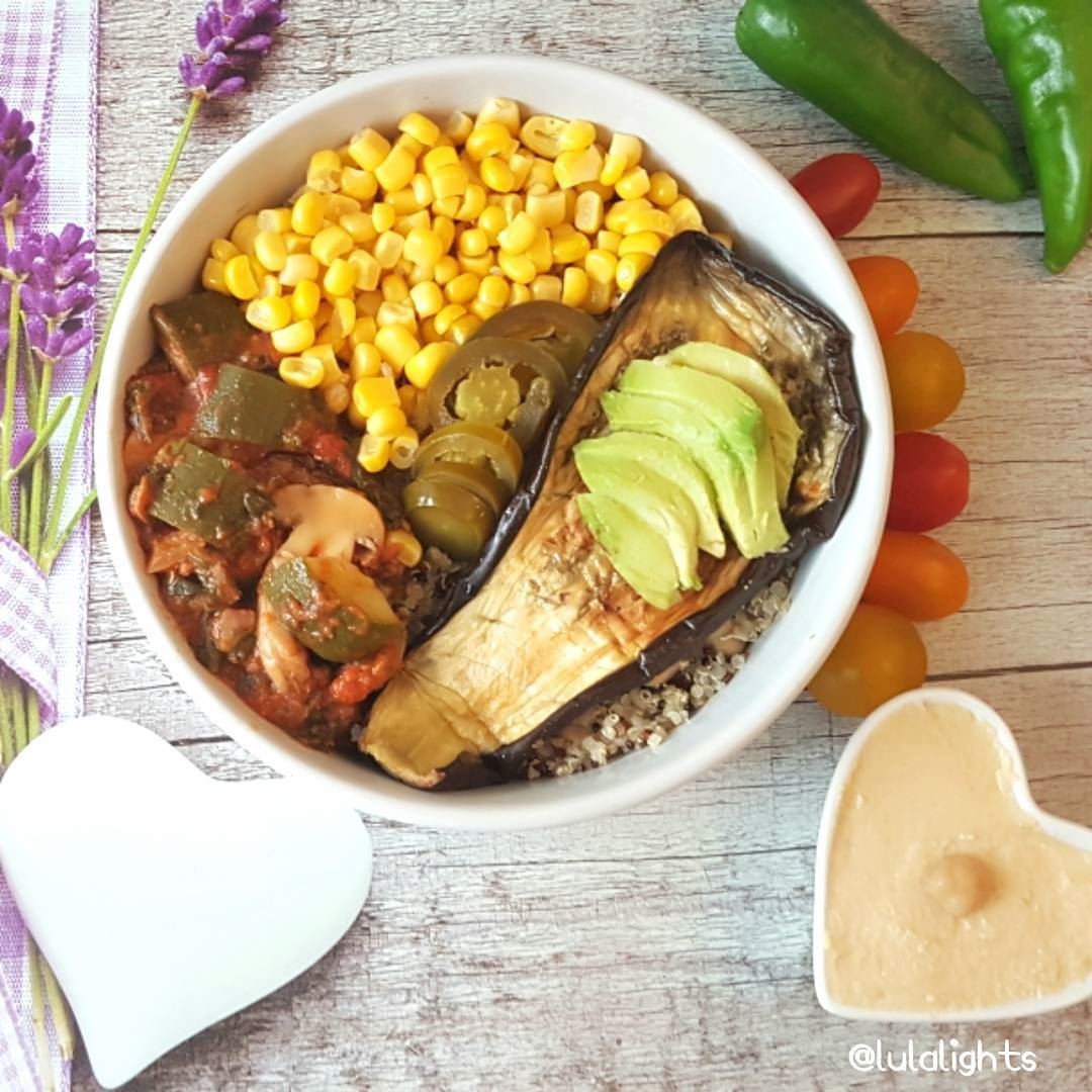 🌱Made this rainbow bowl for lunch few days ago😋🌱filled with quinoa n... (Germany)