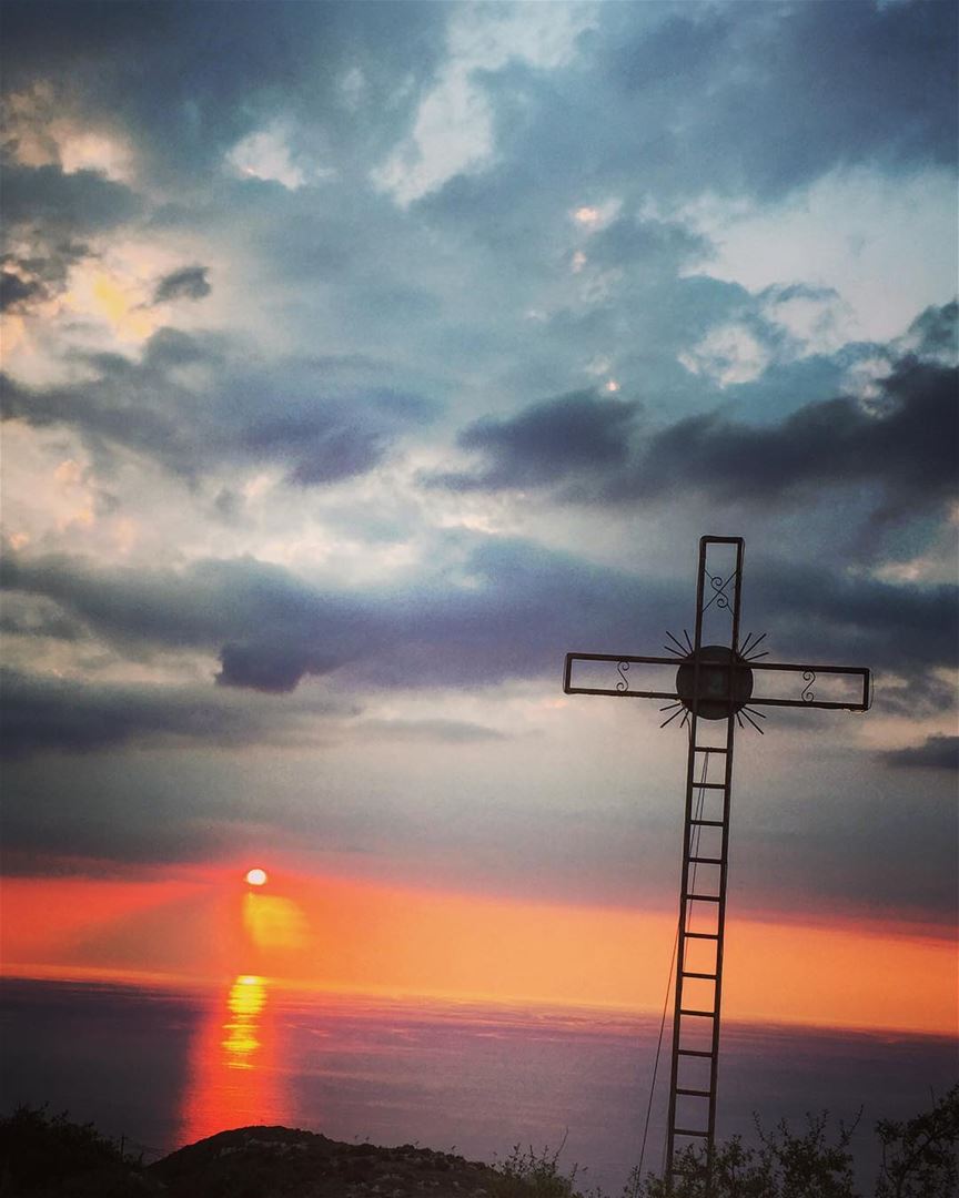 Magic hour 😍 lebanon  batroun  edde  sunset  clouds  sunsets  magichour ... (Batroûn)