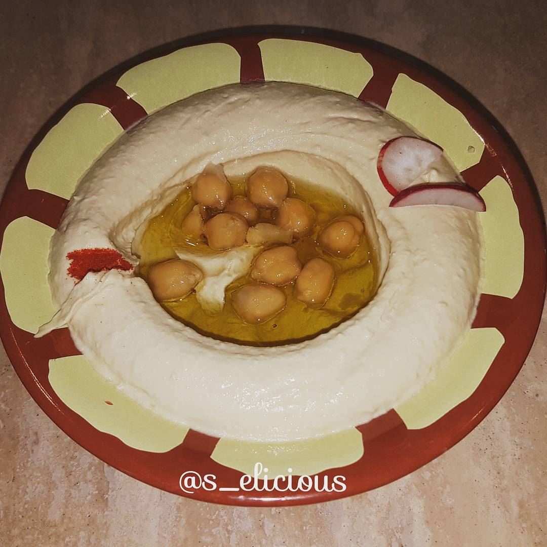 Make Hummus not War🤗  lebanoninapicture  uae  lebanon🇱🇧  liban ... (Al Safadi Restaurant Umm Al Sheif)