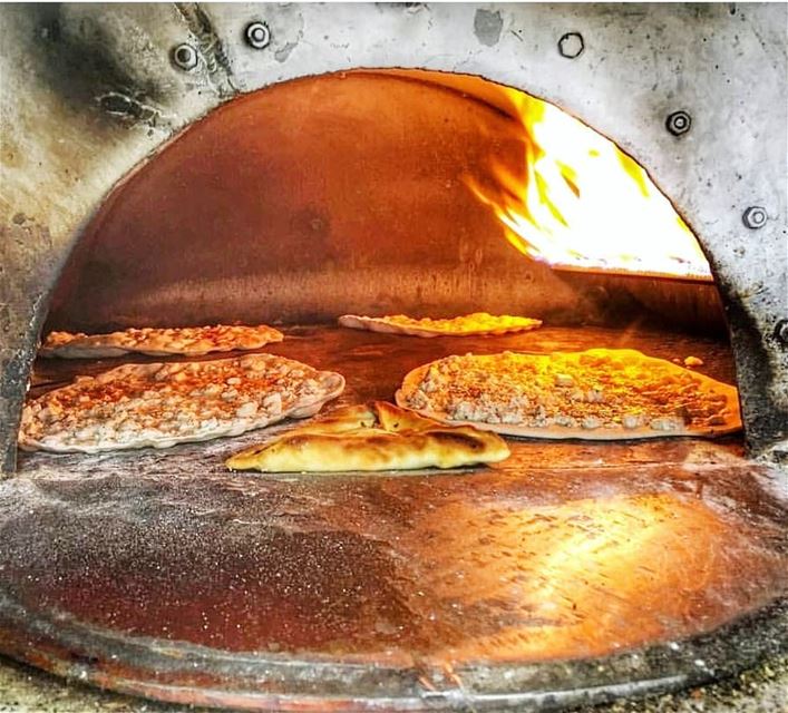 Man(q)ouche in process 👌 Zaatar, cheese or minced meat, pick any topping... (Lebanon)