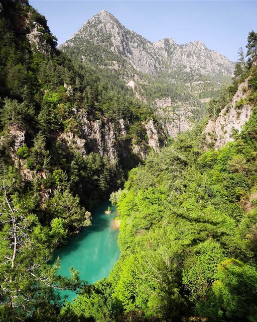 Maravilhosa vista do rio Adonis (Abraham ou Ibrahim), deus do amor nas... (Chouwen)