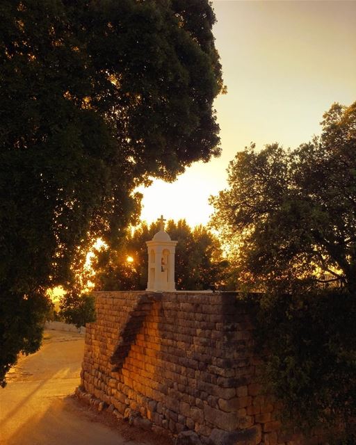 " Maybe The Sun Isn't Shinning For You Right Now...Maybe All The... (Assia, Liban-Nord, Lebanon)