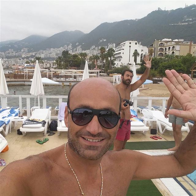 Me & the mhandis Moni behind me🙋☺ lagonskiclub  tikibarlagon  jounieh ... (TIKI BAR / LAGON)