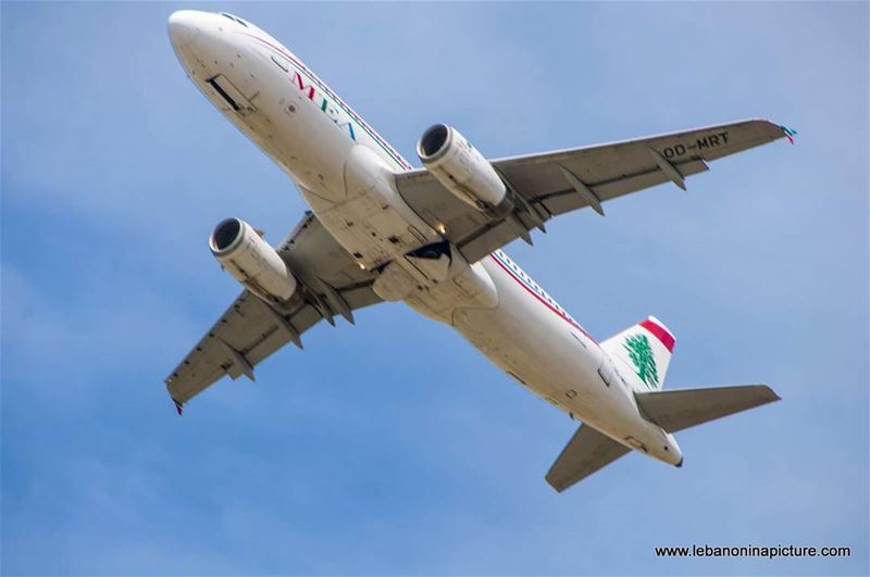 @mea_airliban airplane soon after take off lebanoninapicture ... (贝鲁特-拉菲克·哈里里国际机场)