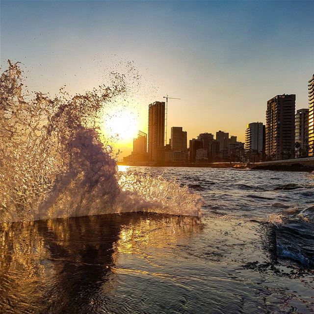  mediterranean  water  sketch in  beirut on  sunrise  lebanonLo  schizzo... (Beirut, Lebanon)