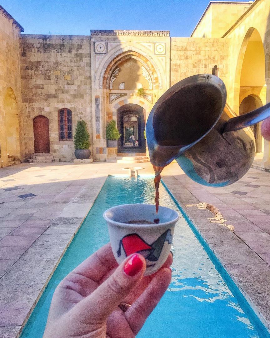 Même la goutte de café prend la forme d'un coeur 💕☕️💙Pour vous... (Beit Ed-Deen, Mont-Liban, Lebanon)