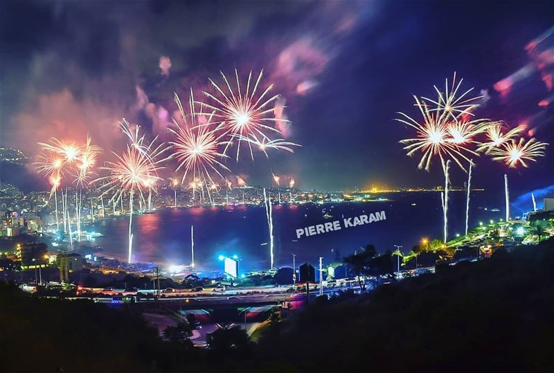  messy  jounieh  2018  fireworks  jouniehinternationalfestival  nightshot...