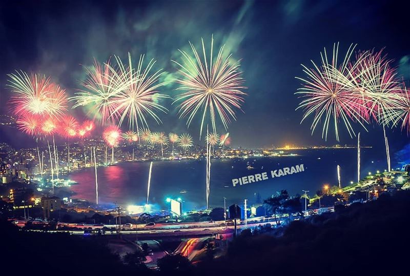  messy  jounieh  2018  fireworks  jouniehinternationalfestival  nightshot...