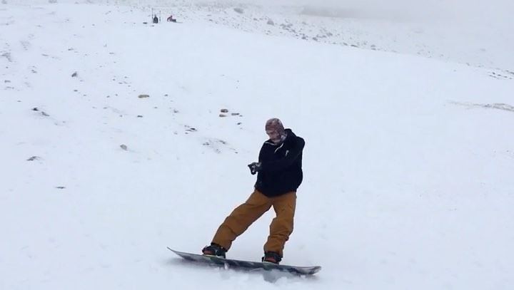 @mi.fe had his first day back on Snow 🤙🏻🤘🏻, have you? 🏂🏂🏂...... (Mzaar Kfardebian)