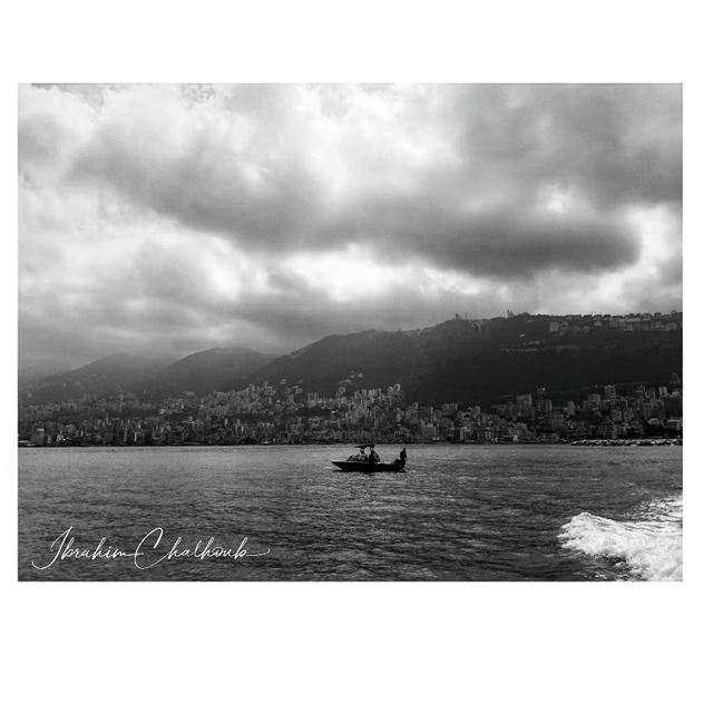 Mi mundo favorito -  ichalhoub at  sea in  Lebanon shooting with a mobile...