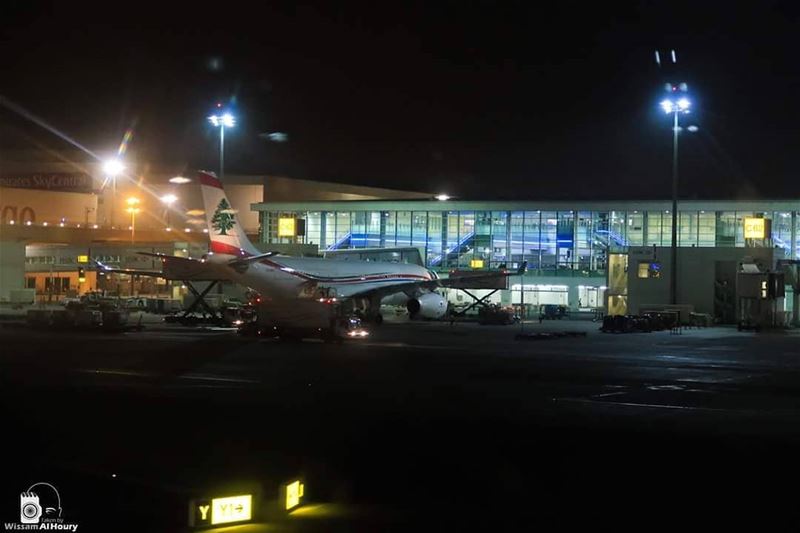  middleeastairlines airliban mea takenbywissamalhoury gettingready... (Dubai International Airport Terminal 1)