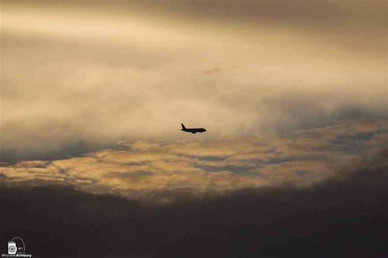  middleeastairlines mea airliban takenbywissamalhoury airbus a320 spotting... (Beirut–Rafic Hariri International Airport)