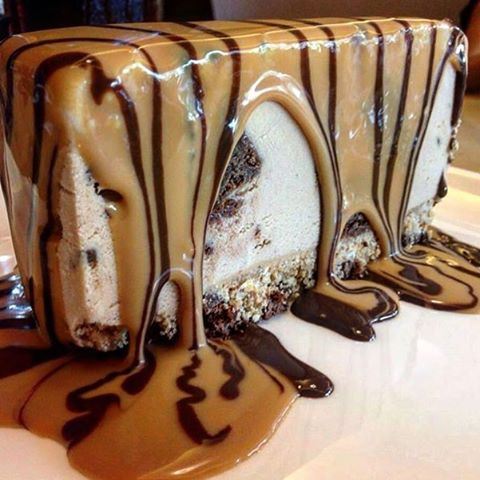 Midnight snack anyone? 🙊🙊❤️ Ice cream cake from @roadsterdiner 🍰🍨 Credits to @joannagharios  (Roadster Diner, Beirut City Centre)