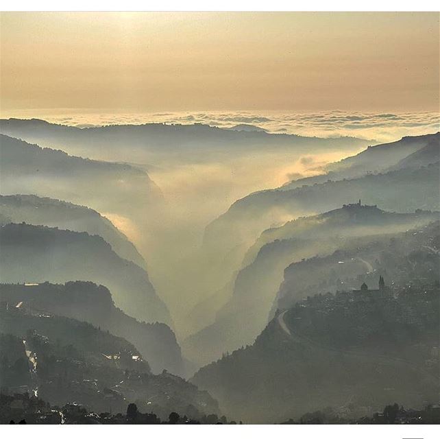 /MONDAY,21th SEPTEMBER 2018\Sunset 🌅 above the majestic valley ☁️ ⛰... (Kadisha Valley)