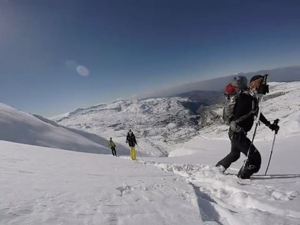 Monte Sannine com seu cume coberto pela neve. É considerado o segundo pico... (Mount Sannine)
