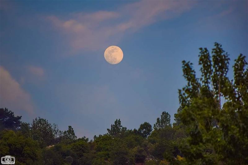Moon rise from Mlikh - South Lebanon moon  moonrise  nature  lebanon ... (Mlîkh, Al Janub, Lebanon)