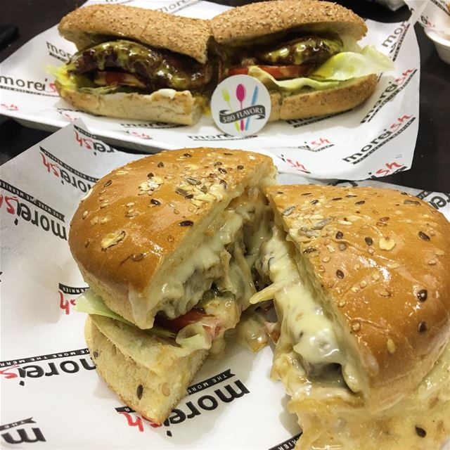 Moreish special burger 😍😍😍 craving this tasty burger 🍔 🤦‍♀️🤦‍♀️ @more (Kaslik)