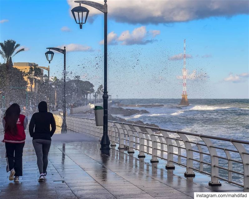 🌊🌊....... morning Beirut Lebanon sky sea clouds pysglb prestorm... (Ain El Mreisse, Beyrouth, Lebanon)