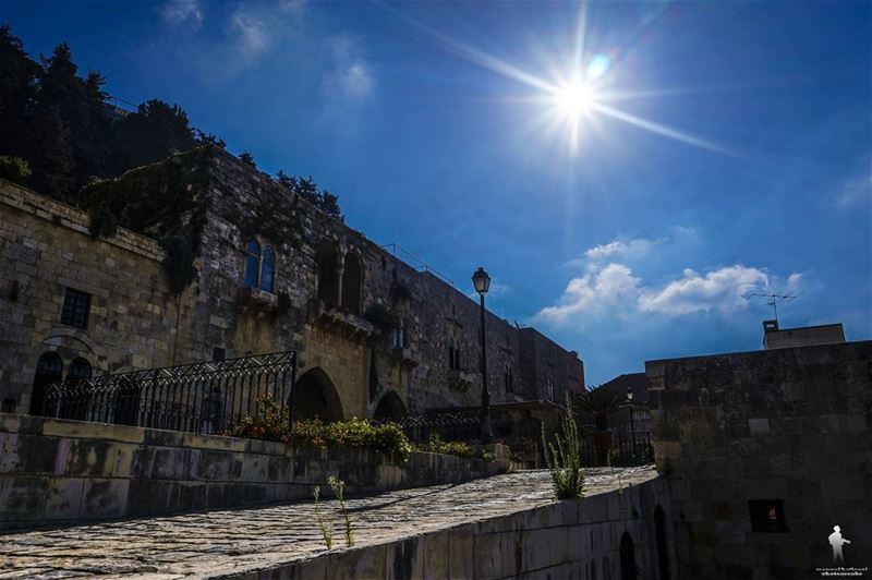 Morning 👋 deiralqamar  livelovedeirelkamar  livelovechouf ... (Deïr El Qamar, Mont-Liban, Lebanon)