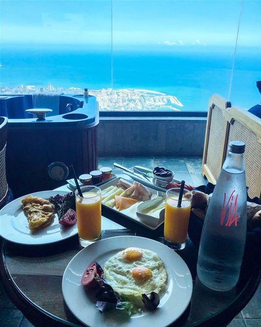 Morning goals 🌞 📷 @eyesofabrunette pauseforamoment  breakfastwithaview ... (Bay Lodge)