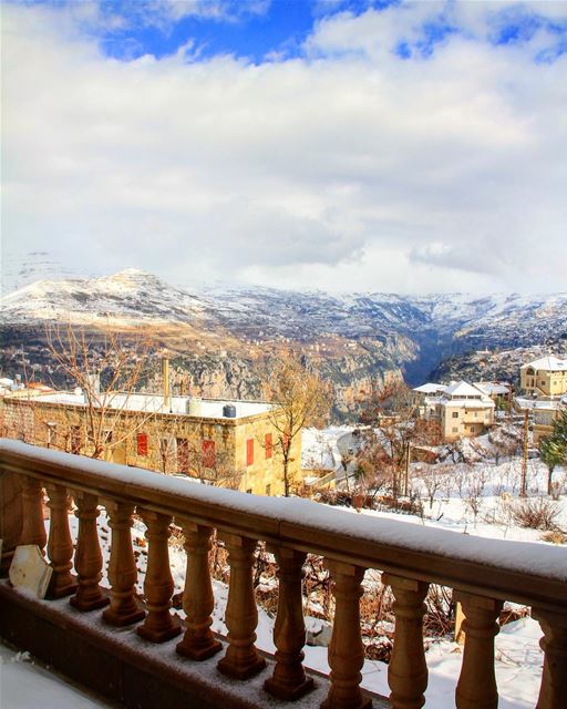 Morning has come with the perfect outfit.☃️ morning  morningview ... (Hadath El-Jubbah, Liban-Nord, Lebanon)