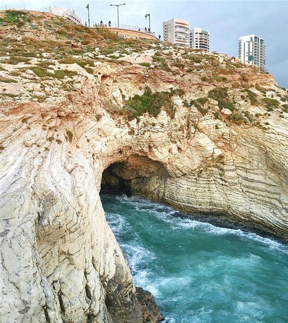 Morning igers 👋🏻😀By @buddcorp  GoodMorningBeirut  Rawché  Rawshe ... (Raouché)