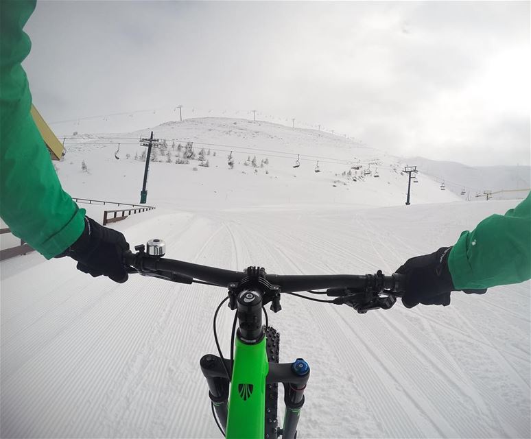 Morning ride on Fresh Pow-Pow 🌨⛄️🚴🏻  trekbikes  farley  fatbike ... (Mzaar Kfardebian Ski Resort.)